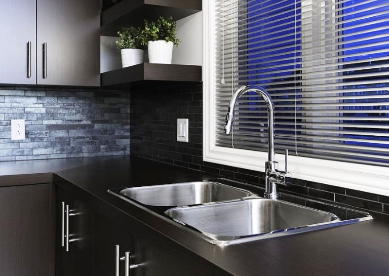 Blog Pros and cons of touchless kitchen faucets